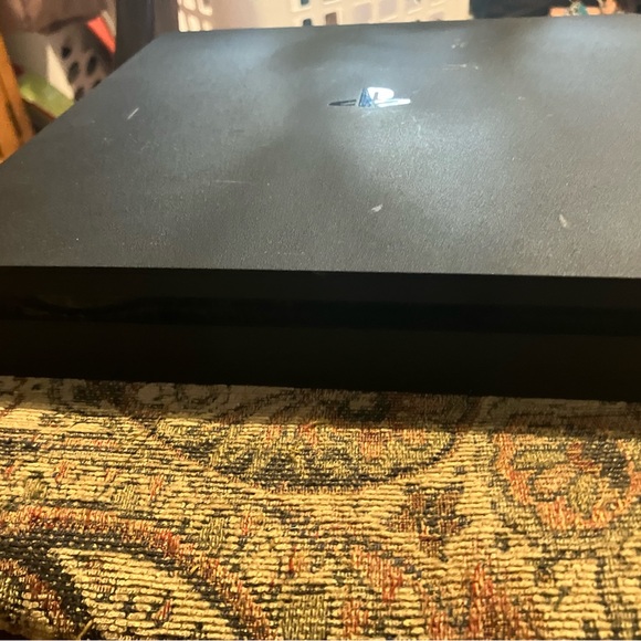 PS4 - Picture 3 of 6